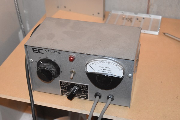 What's inside a electrophoresis power supply