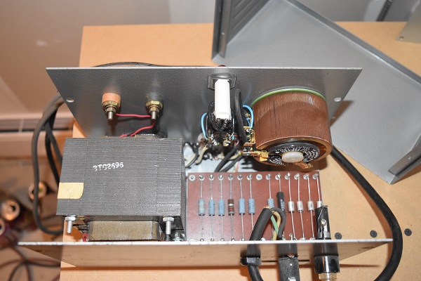 What's inside a electrophoresis power supply