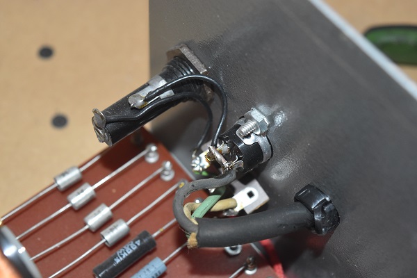 What's inside a electrophoresis power supply