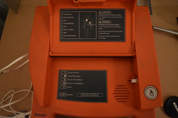 What's inside a defibrilator - AED