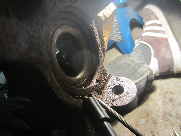 Captive Brake Rotors / Discs - Remove Knuckle Bearing Retaining Clip