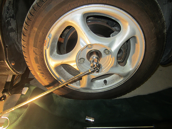 Captive Brake Rotors / Discs - Remove Drive Shaft Nut