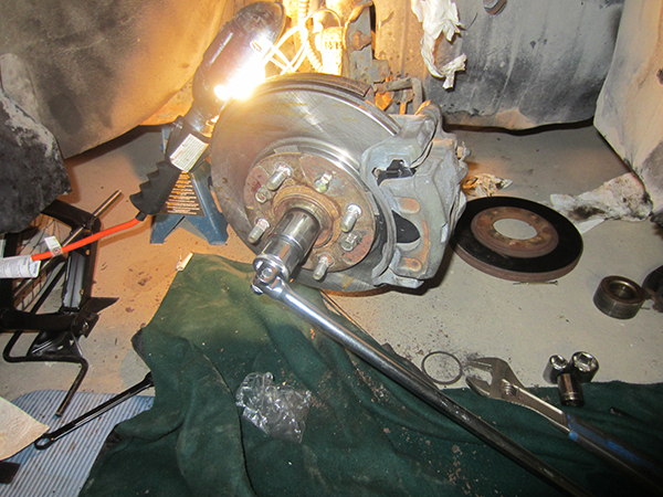 Captive Brake Rotors / Discs - Tighten Drive Shaft Nut