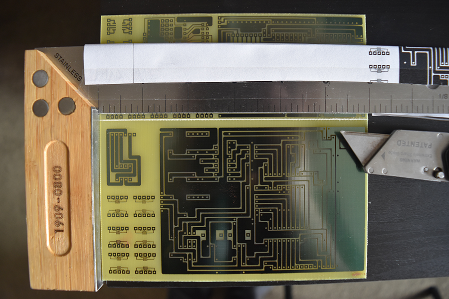 Score cutting a PCB