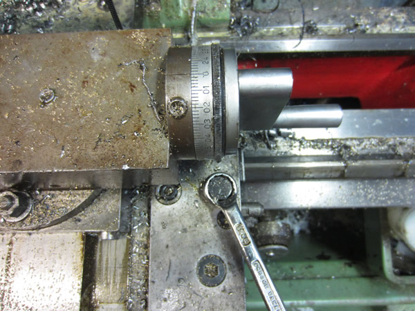 High Pressure Chamber - Locking lathe carriage to accurately bore