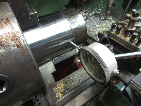 High Pressure Chamber - Checking lathe chuck runout - 0.03mm